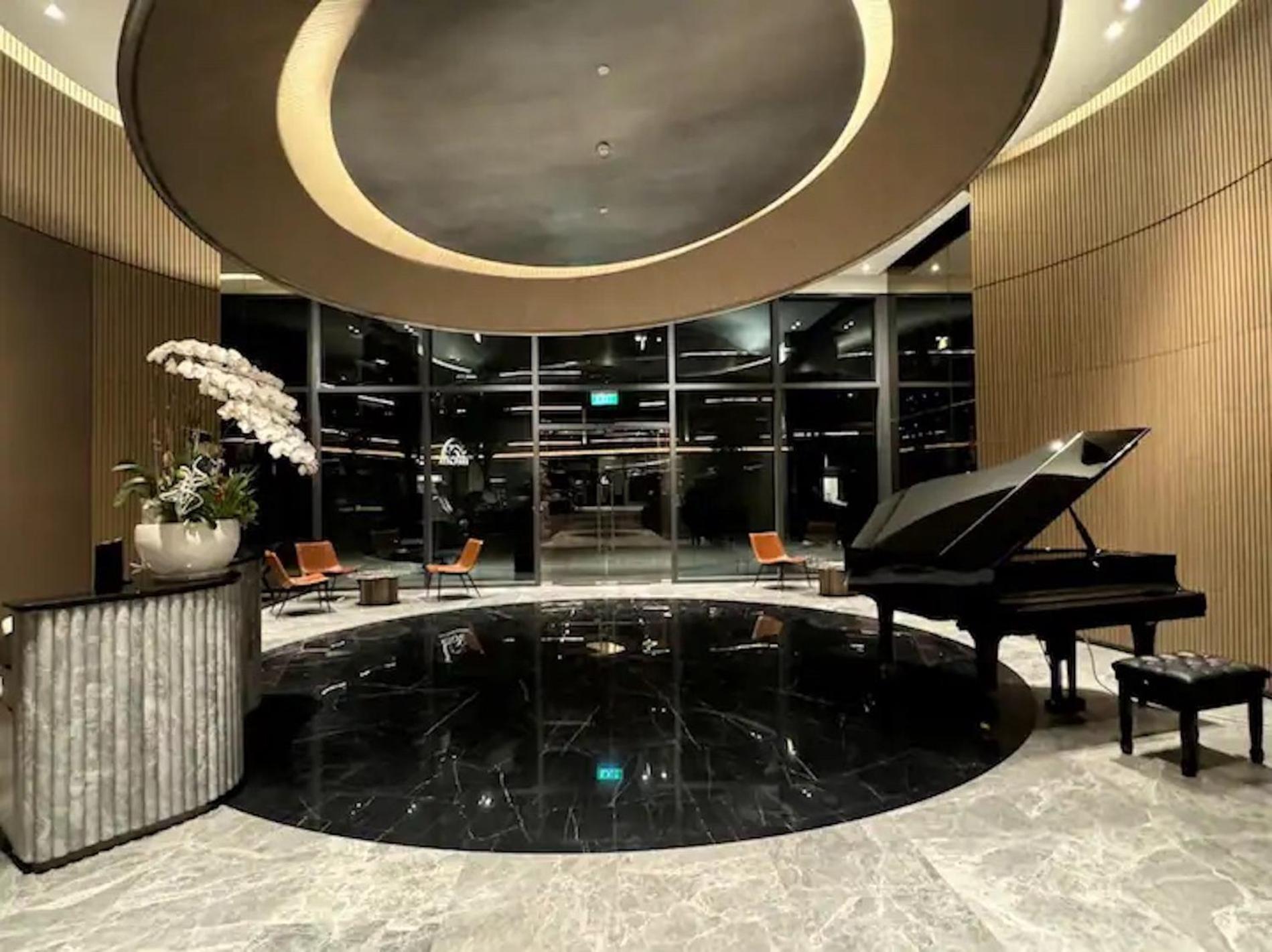 The Opera Apartment Cental Saigon Free Pool-Gym-Sauna Room- Golf Mini Хошимин Экстерьер фото