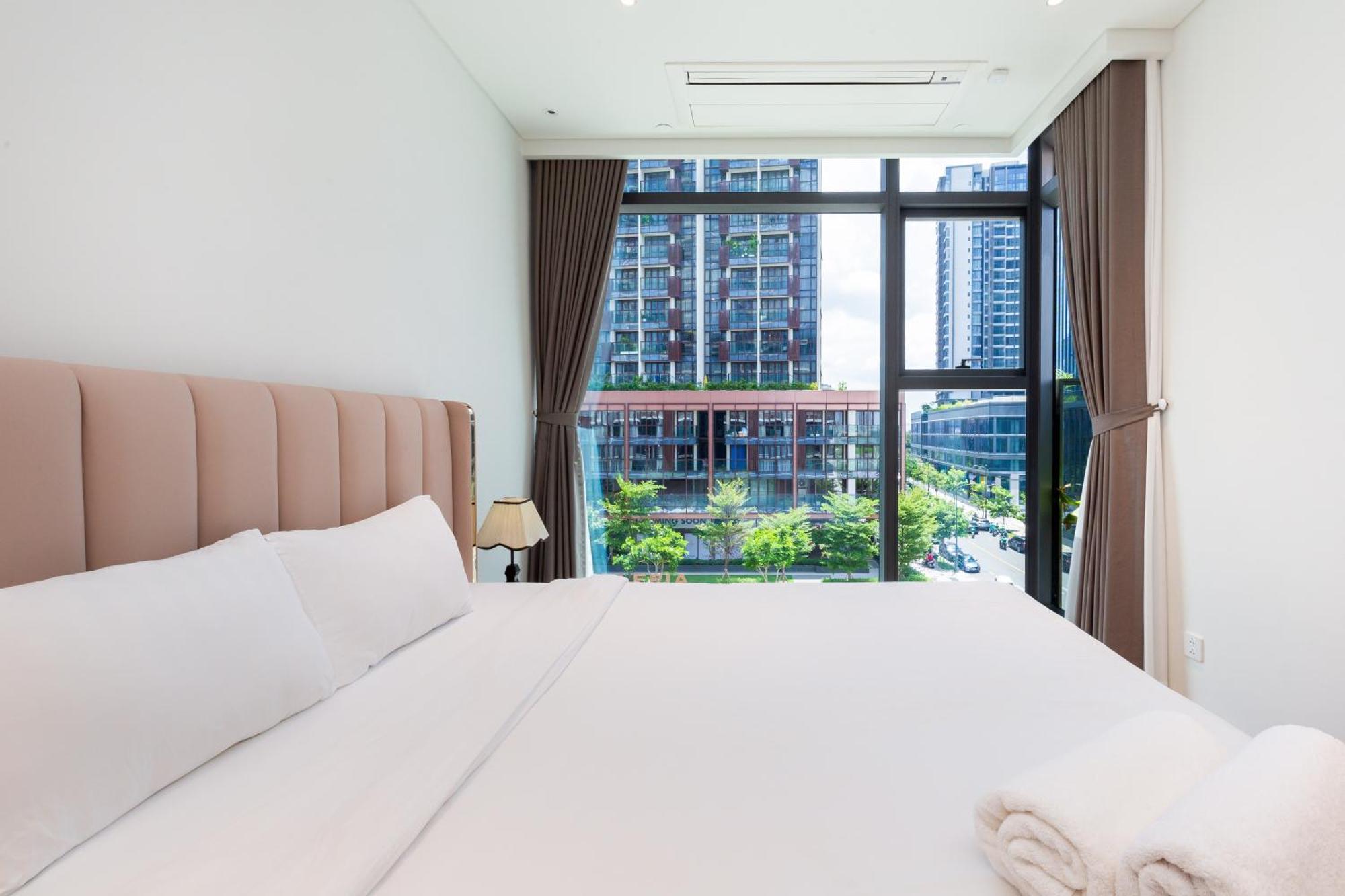 The Opera Apartment Cental Saigon Free Pool-Gym-Sauna Room- Golf Mini Хошимин Экстерьер фото
